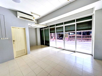 เช่าอาคารพาณิชย์ กรุงเทพมหานคร : BTS สะพานควาย 550 ม. 18 ตร.ม. ร้านสะดวกซื้อ7‑11 ชั้นล่าง สตูดิโอออฟฟิศให้เช่า 1 ห้องน้ำ ใกล้ MRT สุทธิสาร 800 ม.