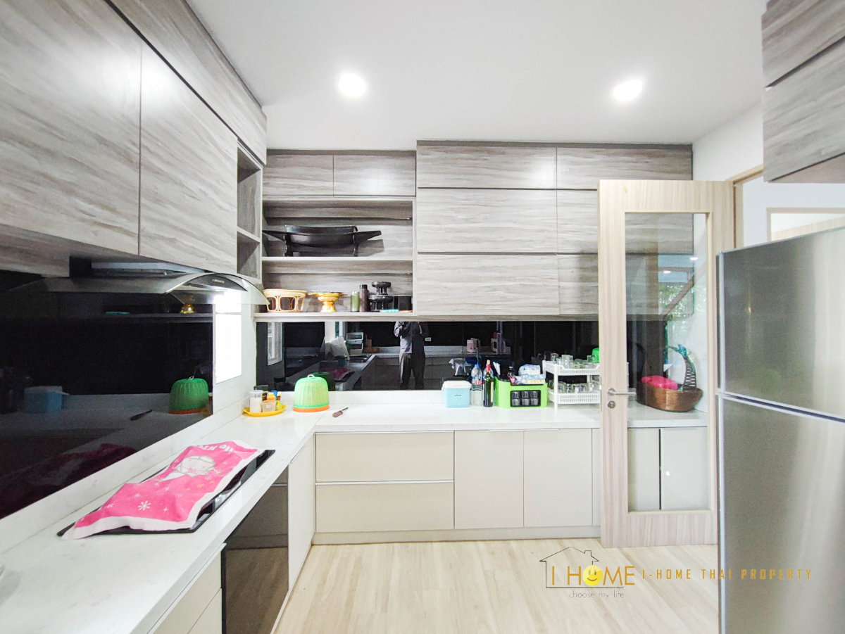 รูป ให้เช่า Luxury Pool Villa 3 ชั้น พร้อมสระว่ายน้ำส่วนตัว สไตล์ Modern #A1-V0018 - รูปที่ 17/46