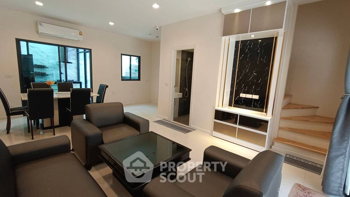 รูป ทาวน์โฮม 4 ห้องนอน ให้เช่า โครงการ Eigen Premium Townhome Pattanakarn พรเวศ (ID 996881) - รูปที่ 3/13