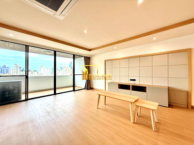 Condos for rent : Recently Renovated 3 Bedroom Apartment in Thonglor Area - BR21148AP