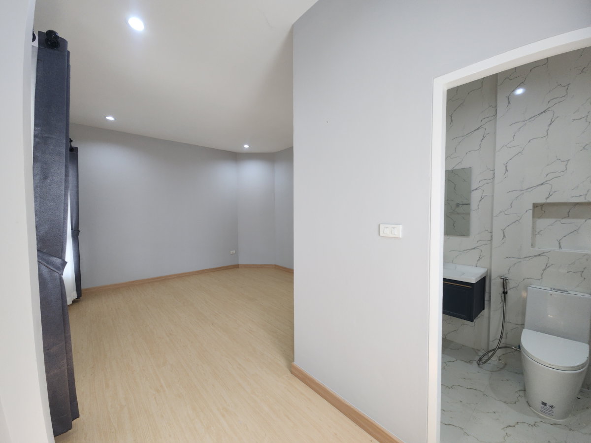 picture Detached House for Sale, Yo House Hua Thale, Korat | Corner Plot 79.5 sq.w. - 4/14