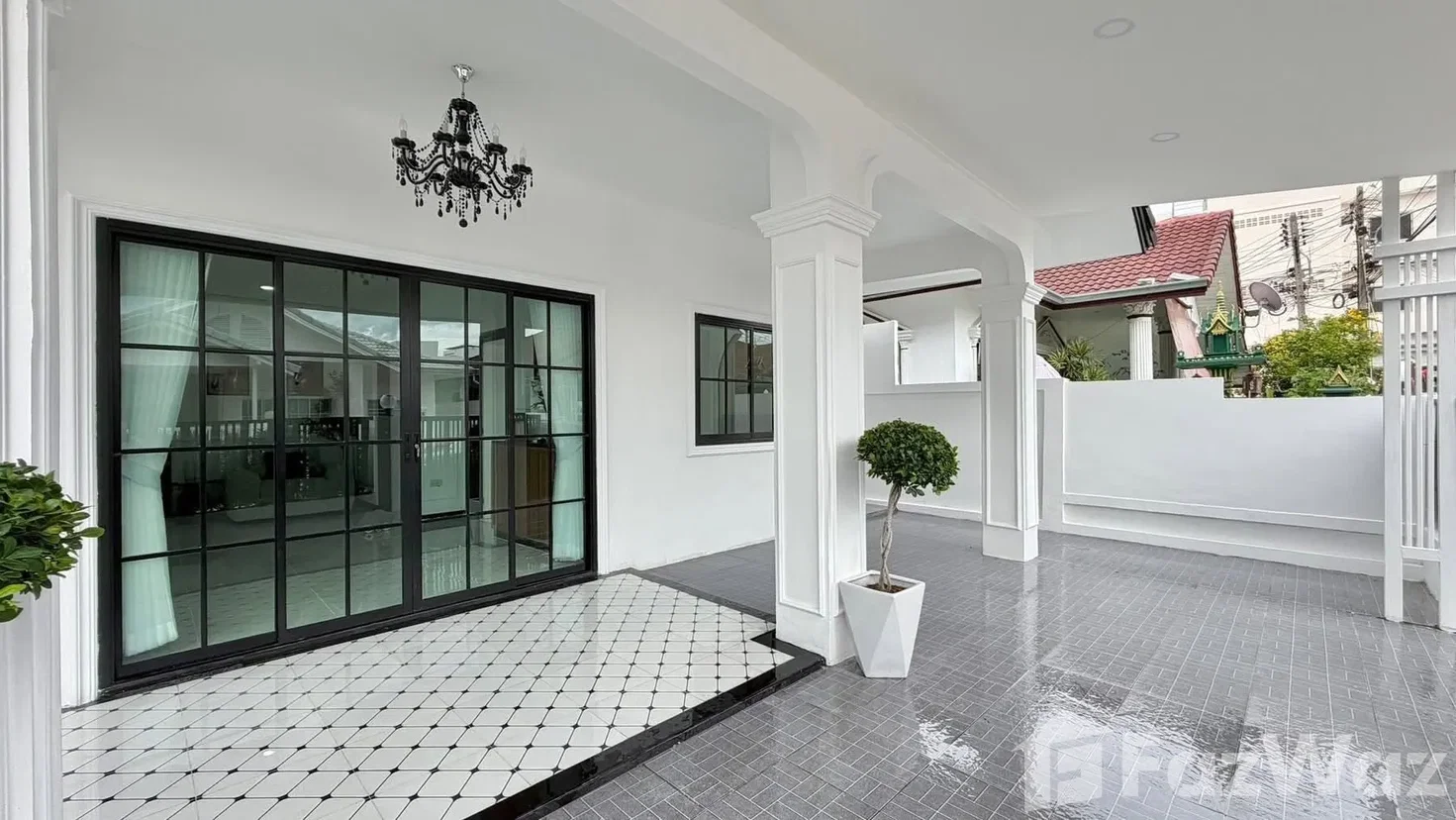 picture Modern Home with Premium Free Upgrades in a Prime Location 6543671 - 14/35