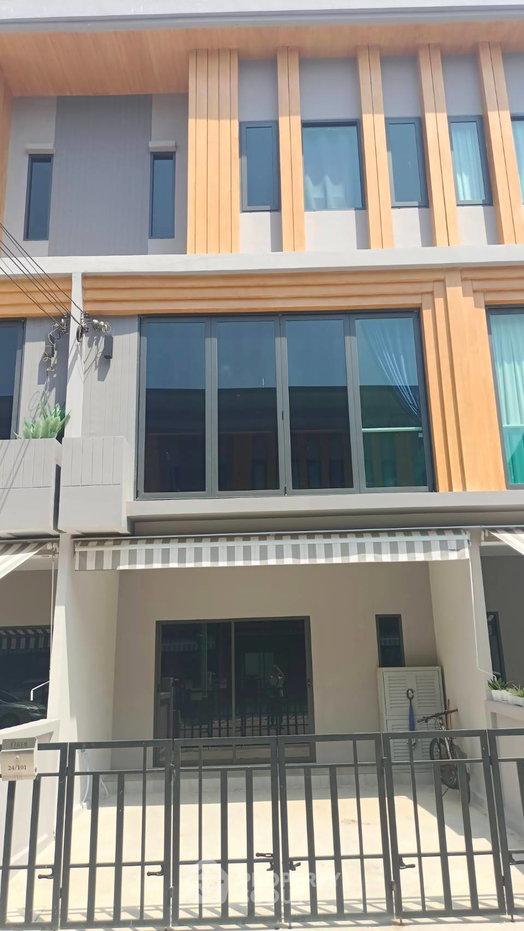 รูป ทาวน์โฮม 4 ห้องนอน ให้เช่า โครงการ Eigen Premium Townhome Pattanakarn พรเวศ (ID 996881) - รูปที่ 1/13