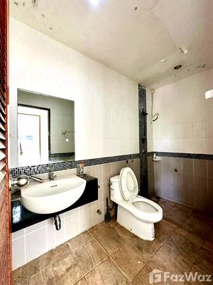 Houses for sale : Renovated 2 bed2bath house in Anocha 6540893