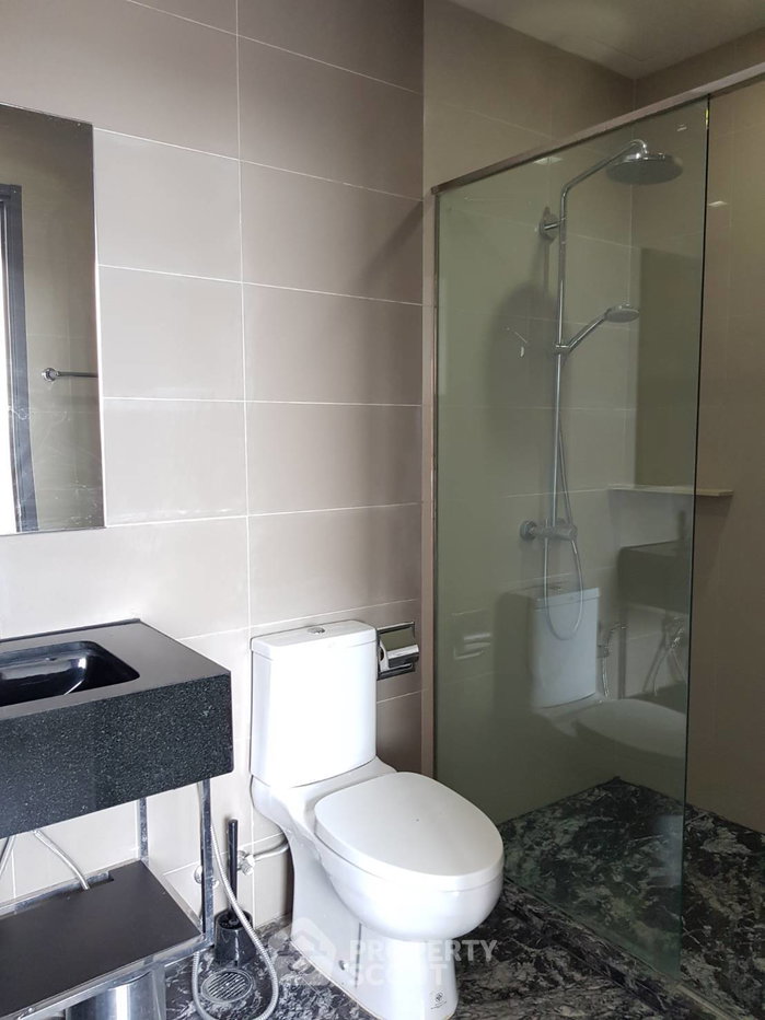 picture 2-BR 65 Sqm, 28th-Floor At The Edge Sukhumvit 23, 200m to MRT Sukhumvit (ID 889733) - 9/22