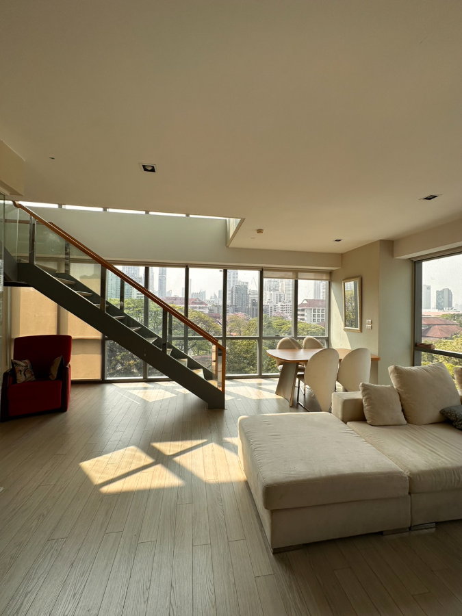 รูป The Room Sukhumvit 21 I BTS Asoke , MRT Sukhumvit I 🌈 DUPLEX FOR SELL 🌈 I #202408307578 - รูปที่ 1/10