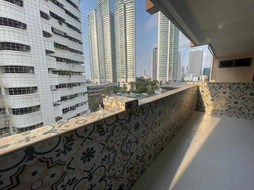 picture A Rare Opportunity in Central Sukhumvit - 13/26