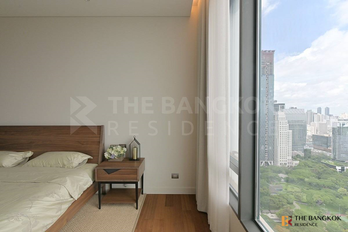 picture Premium Luxury Condo in Prime Location Sindhorn Residence - 4/10
