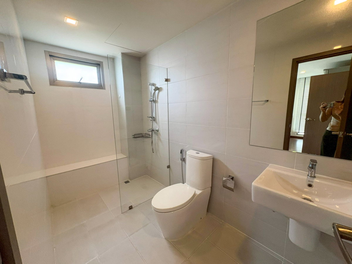 picture 3-Storey Detached House for Rent - 12/24