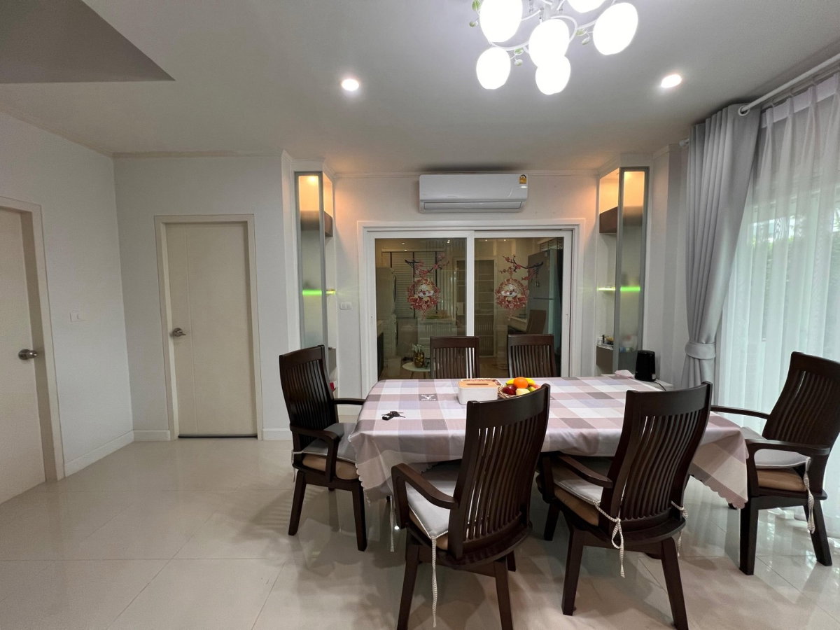 รูป บ้านเดี่ยว 2 ชั้น บ้านในโครงการพร้อมคลับเฮ้าส์สระว่ายน้ำ พร้อมเฟอร์นิเจอร์ครบครัน เข้าอยู่ได้ทันที #5A4-H0313 - รูปที่ 6/17