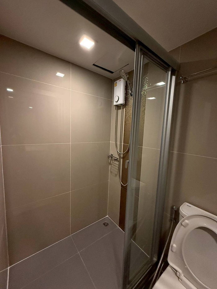 รูป ให้เช่าห้องพักแบบ Duplex ย่านพระราม 9 เดินไปสถานี MRT ได้ในเวลาเพียง 3 นาที ตกแต่งครบพร้อมอยู่ ห้องอยู่ชั้นสูง วิวสวยมาก - รูปที่ 12/14