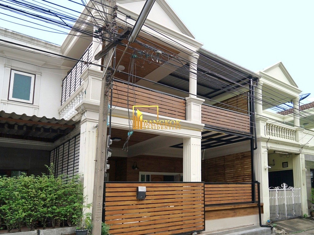 picture Renovated 3 Bedroom Townhouse in Sukhumvit 50 Area - BR49094TH - 2/9