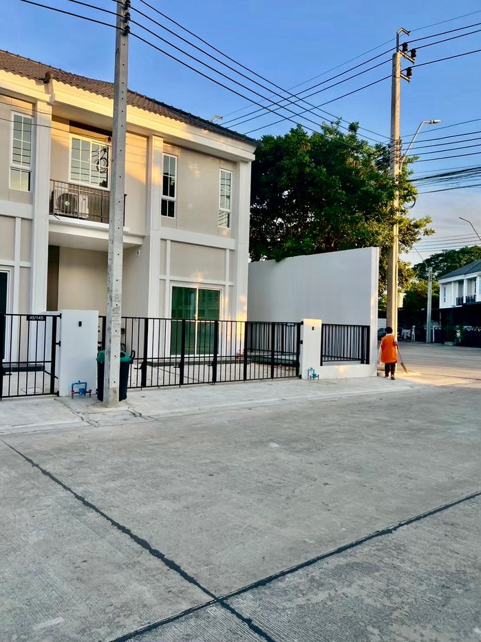 รูป ขายทาวน์เฮ้าส์ 2 ชั้น The Connect รามอินทรา กม.8 บ้านพร้อมอยู่ ทำเลศักยภาพ ใกล้รถไฟฟ้าสายสีชมพู  - รูปที่ 2/23
