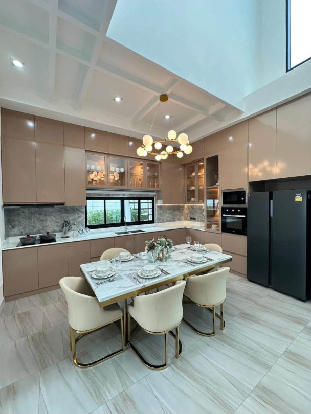 รูป บ้านเดี่ยวหรูพัทยาหลังใหญ่ 3 ห้องนอน พร้อมเฟอร์นิเจอร์ ทำเลดีเดินทางสะดวก ใกล้สิ่งอำนวยความสะดวกและแหล่งท่องเที่ยว - รูปที่ 6/48