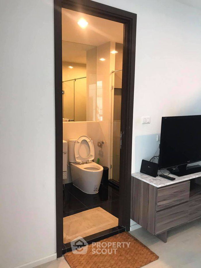 picture 1-BR Condo At Rhythm Sathorn-Narathiwas, 18th Floor Near BTS Chong Nonsi (ID 382076) - 2/9