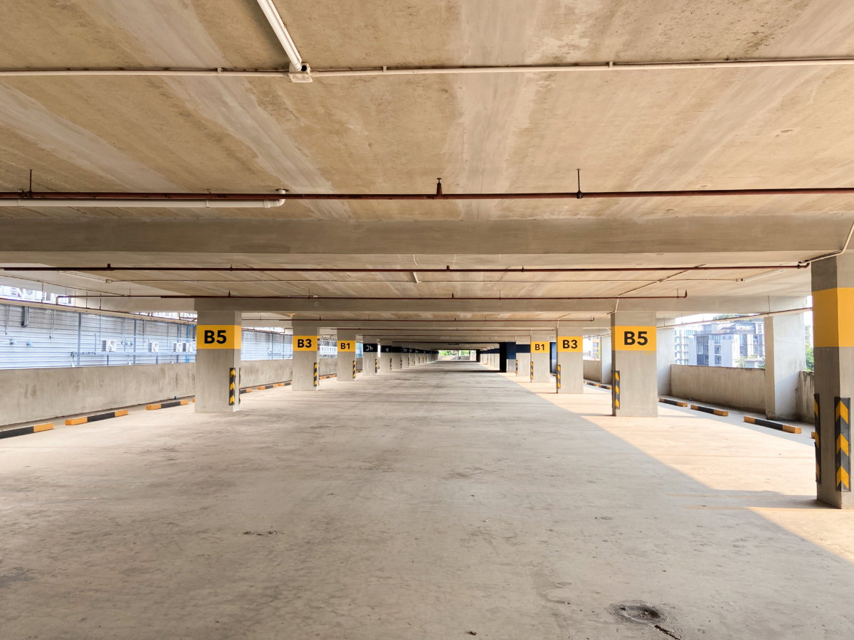 รูป ให้เช่า อาคารสำนักงานขนาดใหญ่ แยกรัชดา-ลาดพร้าว — พื้นที่ 1,880 ตร.ม. ที่จอดรถ 400 คัน ติดสวนลุมไนท์บาร์ซา 2 เข้าออกได้ 2 ทาง ค่าเช่า 800,000 บ./เดือน - รูปที่ 43/45