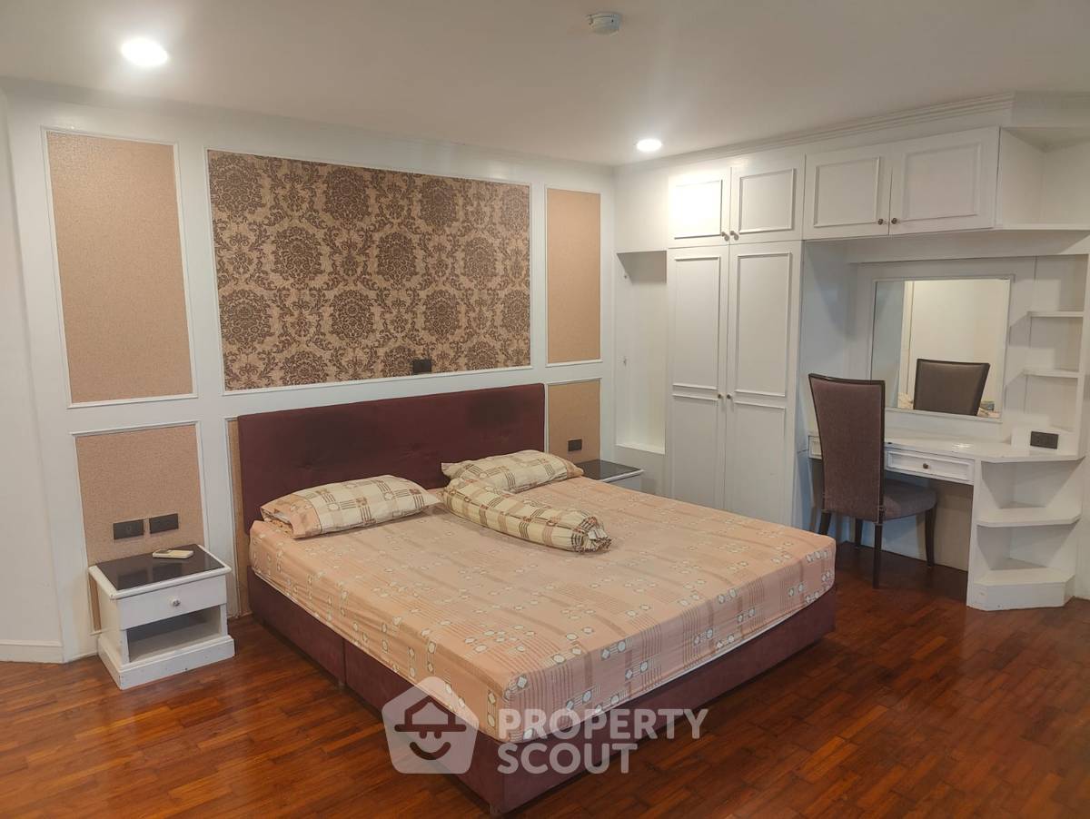 picture 3-BR 188 Sqm High-Floor At Empire House Condo,  BTS Ekkamai (ID 513656) - 3/15