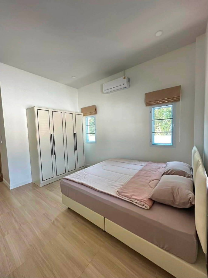 รูป บ้านเดี่ยวสไตล์มินิมอล ให้เช่า พร้อมเฟอร์นิเจอร์ เครื่องใช้ไฟฟ้า หิ้วกระเป๋าเข้าอยู่ได้เลย (R1302) T.0946511456 - รูปที่ 9/12
