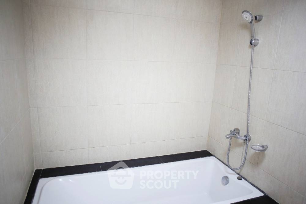 picture 1-BR Condo For Rent At B.R. Condo, 8th Floor, Khlong Chan (ID 380272) - 21/22