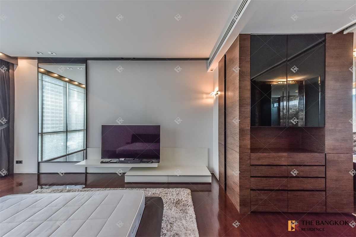 picture Luxury Condo in Central City Location Domus 16,18 near BTS Asok - 7/10