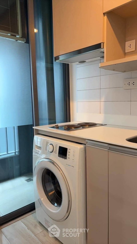 picture 25 Sqm 1-BR At Ideo Q Chula Samyan Near MRT Sam Yan (ID 1938176) - 3/5