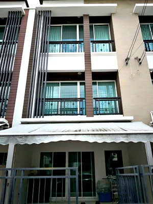 Townhouses for rent : R3084 Townhome For Rent Baan Klang Muang Chokchai 4