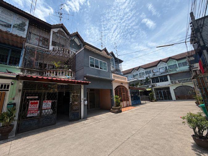 3-bed townhouse for sale, 121 sqm, 18 sq wah, Thung Khru
