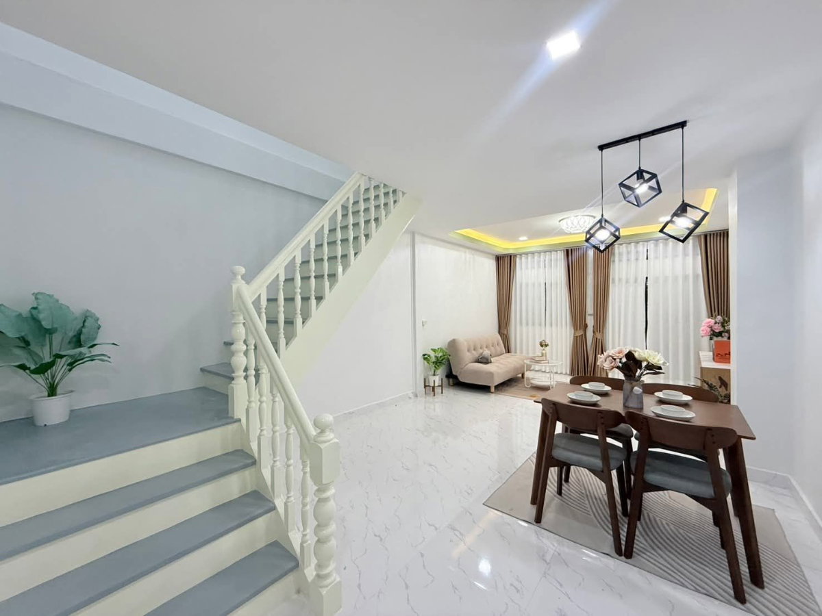 รูป ทาวน์เฮาส์ 2 ชั้น บ้านพร้อมอยู่ หมู่บ้านสินธานี 3 ซอยนวลจันทร์9 ทำเลดี ไม่ต้องแต่งเพิ่ม ใกล้รถไฟฟ้าสายสีชมพู แฟชั่นไอส์แลนด์ - รูปที่ 13/21