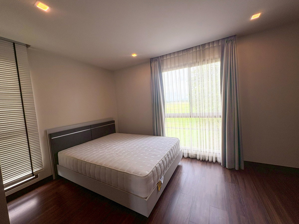 picture 3-Storey Detached House for Rent - 10/24