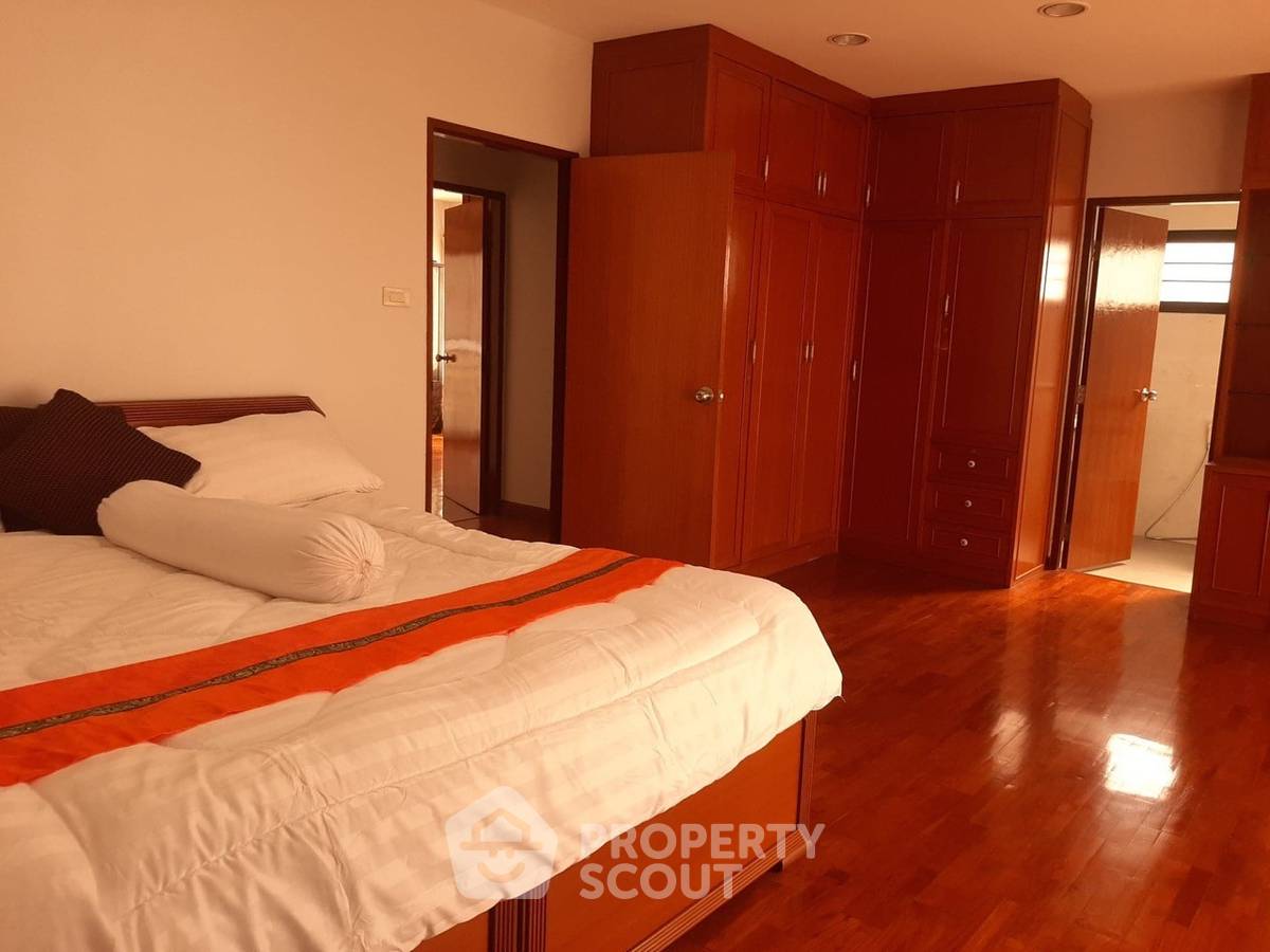 รูป คอนโด 3 ห้องนอน 225 ตร.ม. City Nest Apartment ใกล้ BTS พร้อมพงษ์ 200 ม. (เลี้ยงสัตว์ได้) (ID 631074) - รูปที่ 8/10