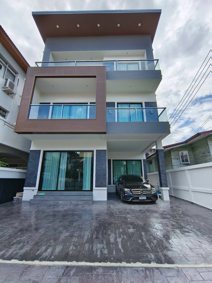รูป บ้านเดี่ยว 3 ชั้น ในซอยสุขุมวิท 65 (เอกมัย) - รูปที่ 2/34