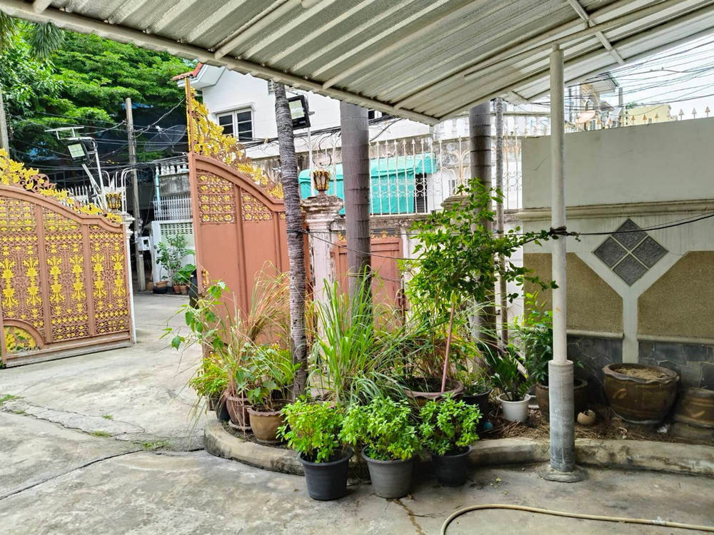 รูป S1487 🏡✨ ขายบ้านเดี่ยว 2 หลัง บนที่ดิน 121 ตารางวา | ซอยอินทามระ ติดมหาวิทยาลัยหอการค้าไทย ✨ เพียง 45 ล้านบาทเท่านั้น - รูปที่ 11/12