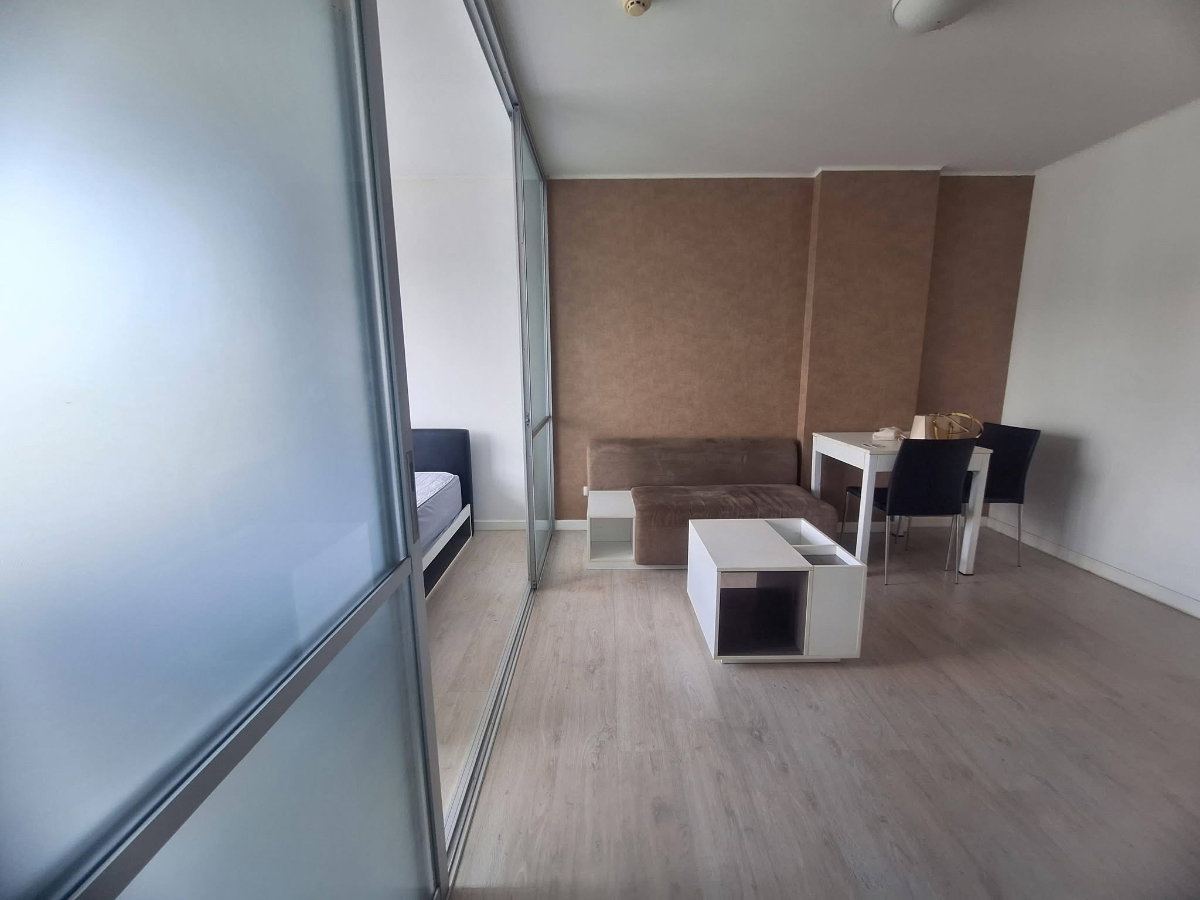 picture D Condo Sign for rent, available immediately. Size: 30 sq.m., 8th floor, Building B. - 3/16