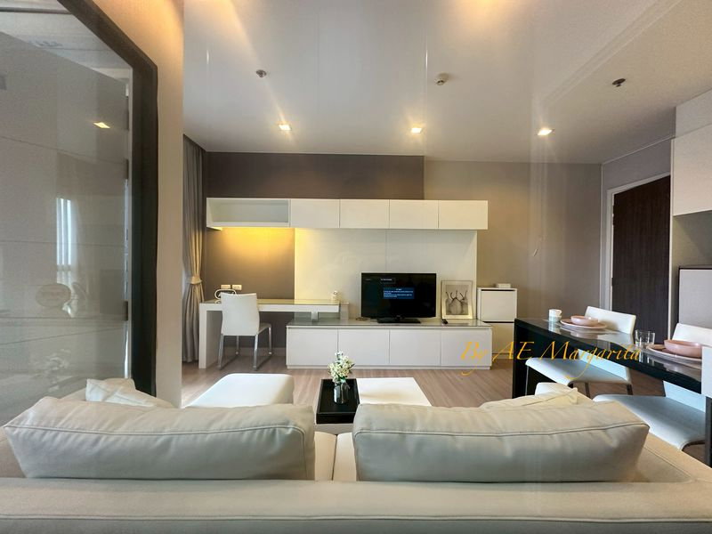 picture Urbano Absolute | 1 Bedroom for rent Nice View and Good furnished High Floor - 1/11