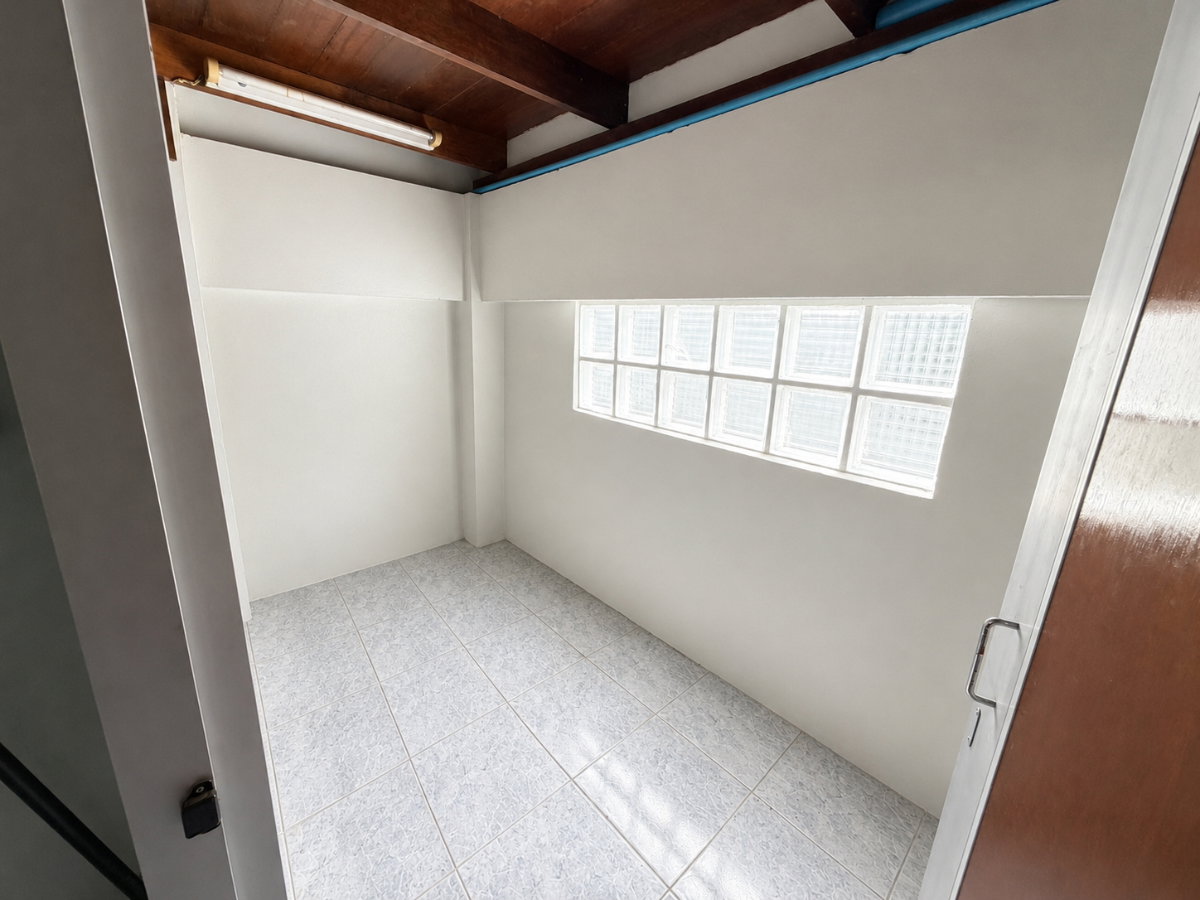รูป 🏡 บ้านเดี่ยว 2 ชั้น หลังใหญ่ พร้อมเฟอร์ฯ ครบ เพียง 3.5 ล้านบาท! 🏡 - รูปที่ 12/30