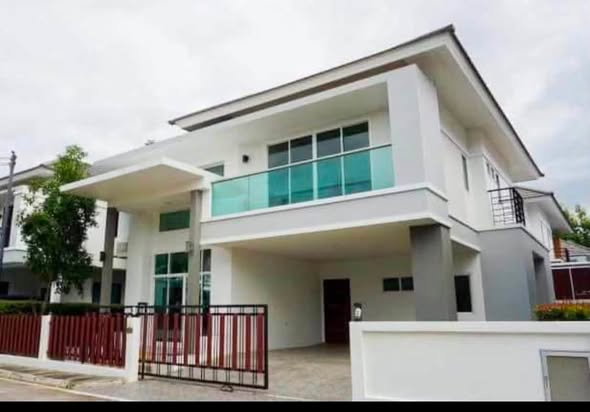 picture 2-Storey Detached House for Rent - 1/10