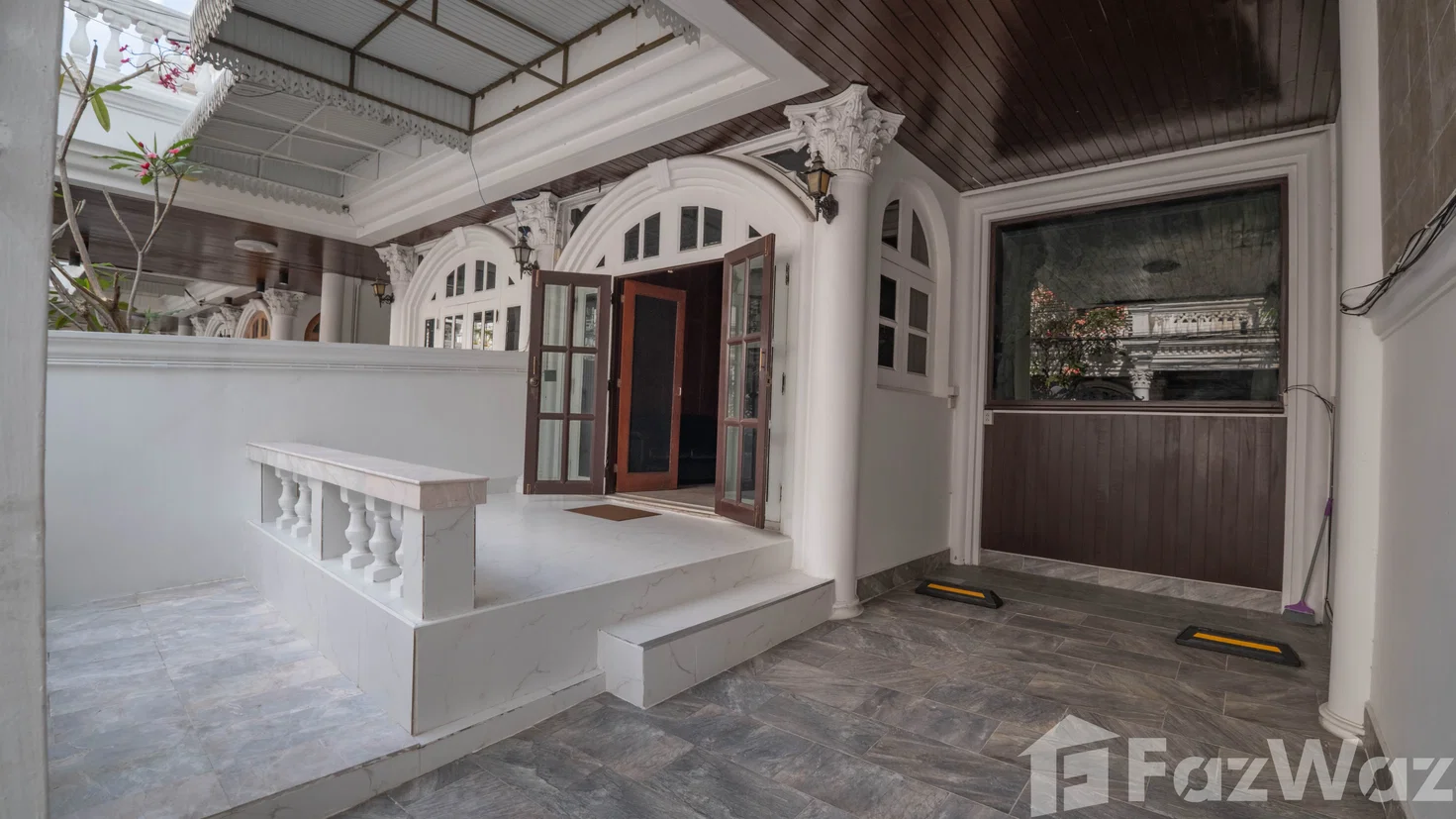 รูป ทาวน์เฮ้าส์ให้เช่า 5 ห้องนอน ในโครงการ เอกมัย วิลล่า 5618550 - รูปที่ 2/23