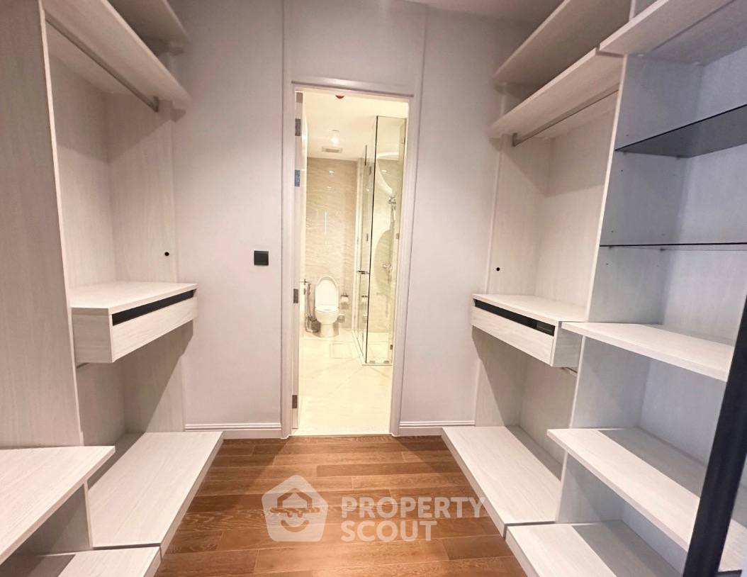 picture 3-BR 123 Sqm Condo In Muniq Langsuan, 23rd Floor Near BTS Ratchadamri (ID 3054123) - 3/9