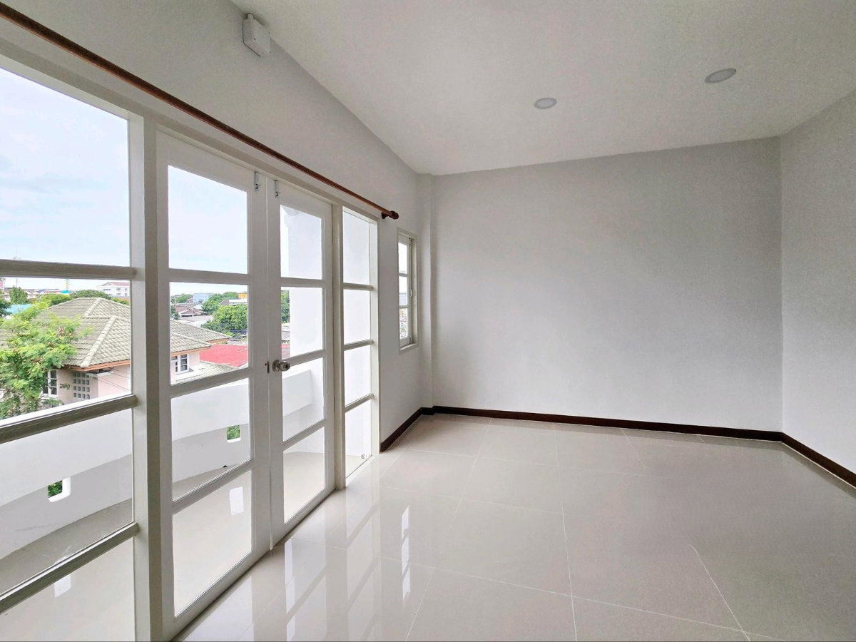 รูป S1469 🏡 ขายทาวน์โฮม 3 ชั้น หลังใหญ่ หมู่บ้านเศรณี ดอนเมือง – สรงประภา ราคาขาย 3,390,000 บาท - รูปที่ 3/10