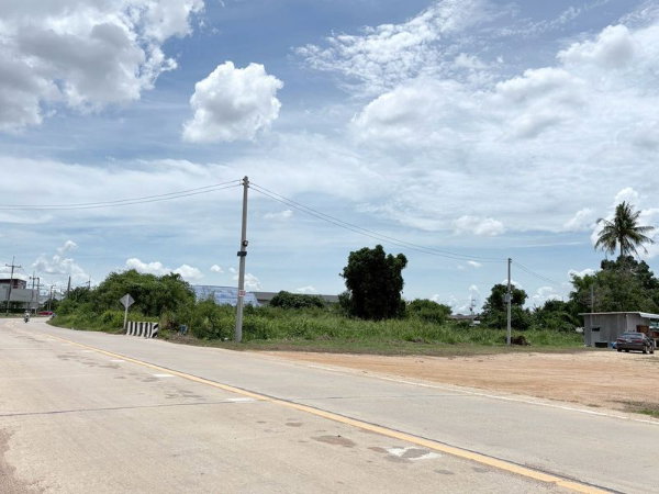 picture Beautiful land plot, located on Highway 331 in Bueng Subdistrict, Sriracha. Convenient access. - 6/7