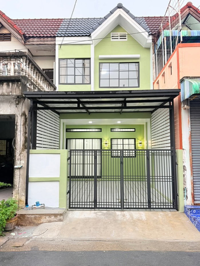 รูป ทาวน์เฮาส์ 2 ชั้น บ้านพร้อมอยู่ หมู่บ้านสินธานี 3 ซอยนวลจันทร์9 ทำเลดี ไม่ต้องแต่งเพิ่ม ใกล้รถไฟฟ้าสายสีชมพู แฟชั่นไอส์แลนด์ - รูปที่ 1/21