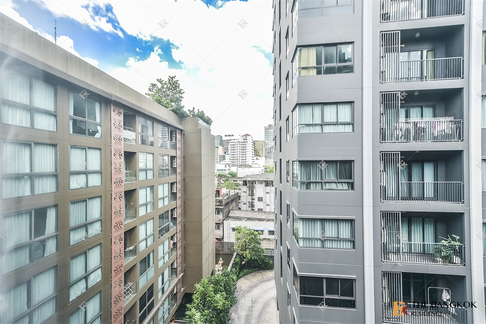 Altitude Samyan-Silom Looking for an owner for this special unit near MRT Sam Yan Station