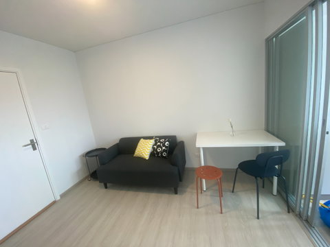 ให้เช่าพลัมคอนโด แจ้งวัฒนะ - ดอนเมือง ห้องสวย FULLY FURNISHED อุปกรณ์ไฟฟ้าครบ  ตู้เสื้อผ้าใหญ่ ใกล้สนามบินดอนเมือง