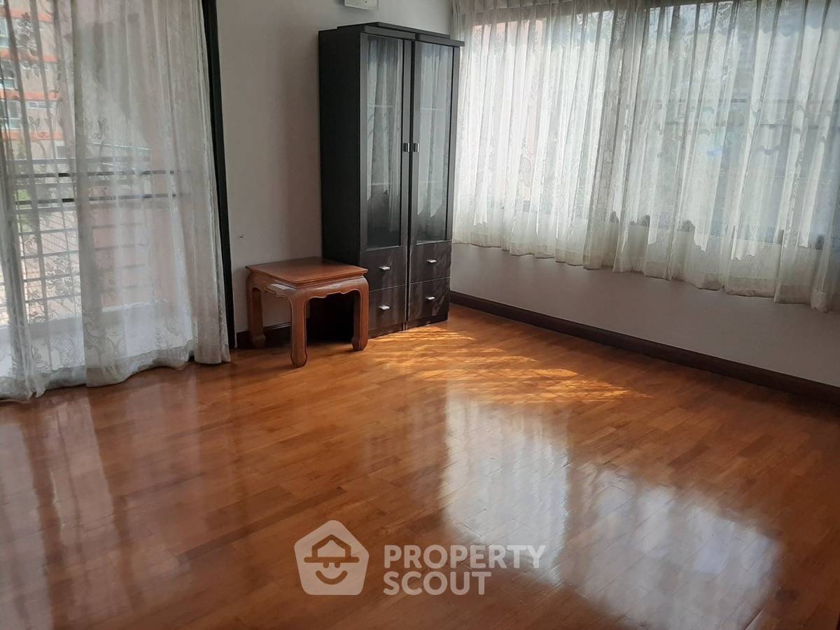 รูป คอนโด 3 ห้องนอน 225 ตร.ม. City Nest Apartment ใกล้ BTS พร้อมพงษ์ 200 ม. (เลี้ยงสัตว์ได้) (ID 631074) - รูปที่ 10/10
