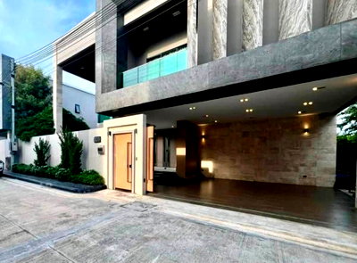 Houses for sale Chonburi : Luxury 2-Storey Modern Pool Villa Pattaya with premium decoration - Huay Yai zone