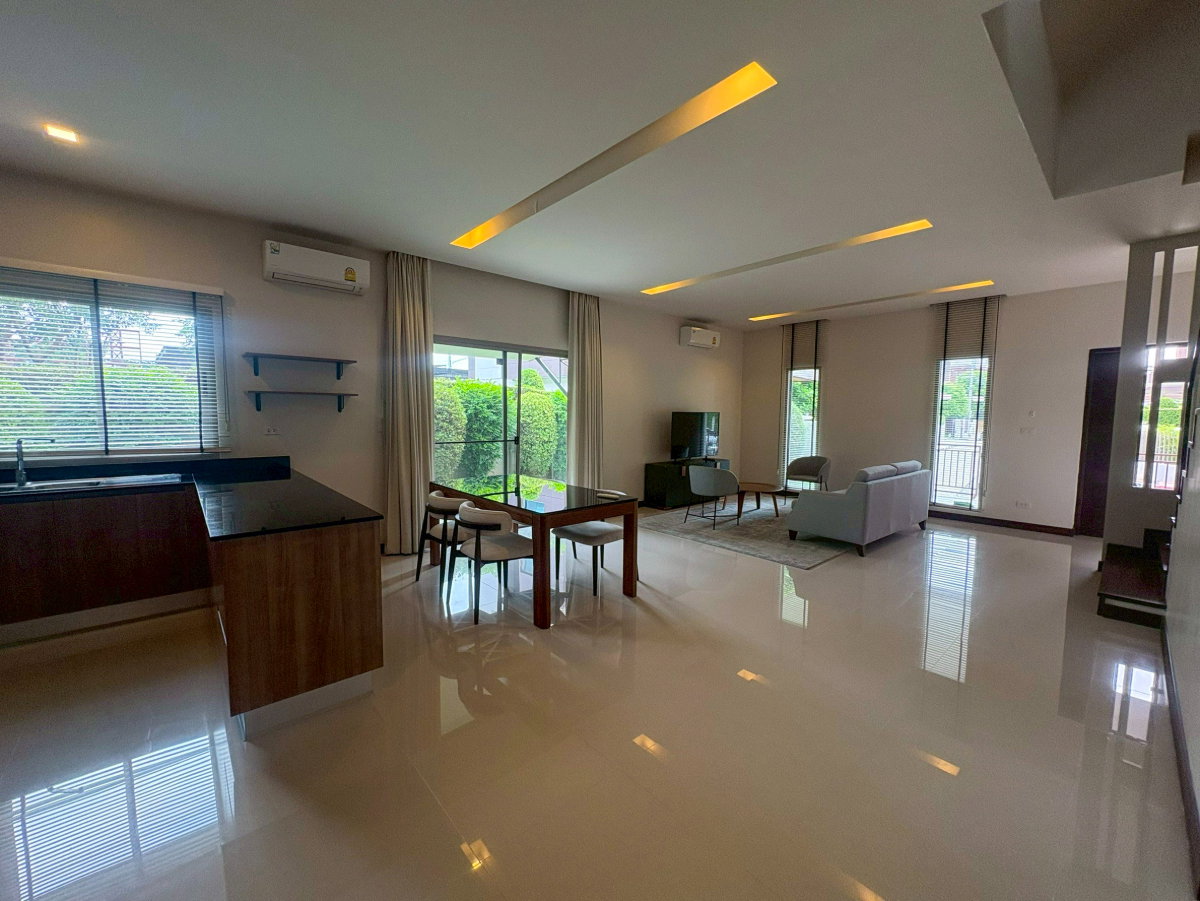 picture 3-Storey Detached House for Rent - 7/24