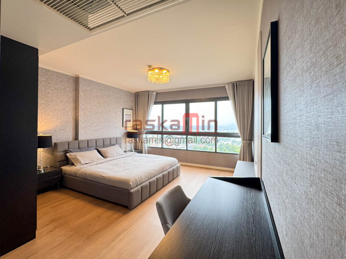 picture Zire Wongamat | High-Floor 2BR Sea View Condo  - 10/31