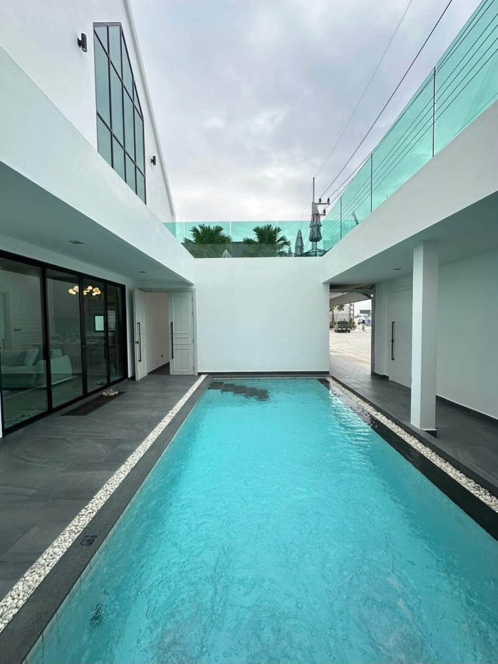 รูป บ้านเดี่ยวหรูพัทยาหลังใหญ่ 3 ห้องนอน พร้อมเฟอร์นิเจอร์ ทำเลดีเดินทางสะดวก ใกล้สิ่งอำนวยความสะดวกและแหล่งท่องเที่ยว - รูปที่ 46/48