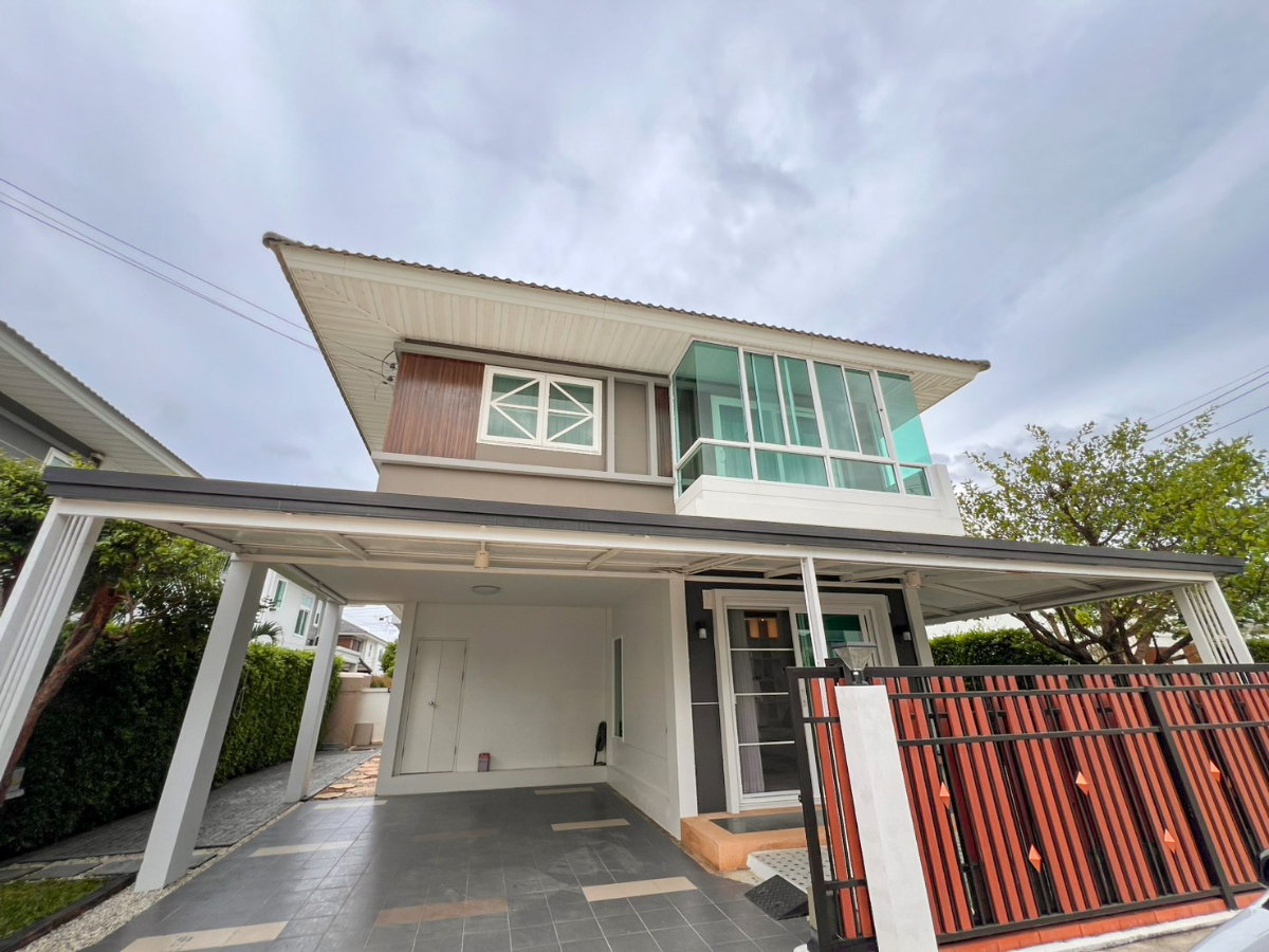 รูป บ้านเดี่ยว 2 ชั้น บ้านในโครงการพร้อมคลับเฮ้าส์สระว่ายน้ำ พร้อมเฟอร์นิเจอร์ครบครัน เข้าอยู่ได้ทันที #5A4-H0313 - รูปที่ 1/17