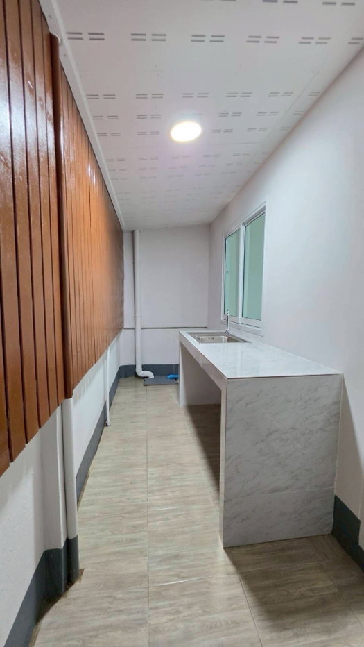 picture Newly Renovated Single-Storey Townhouse for Sale – Move-in Ready - 6/8